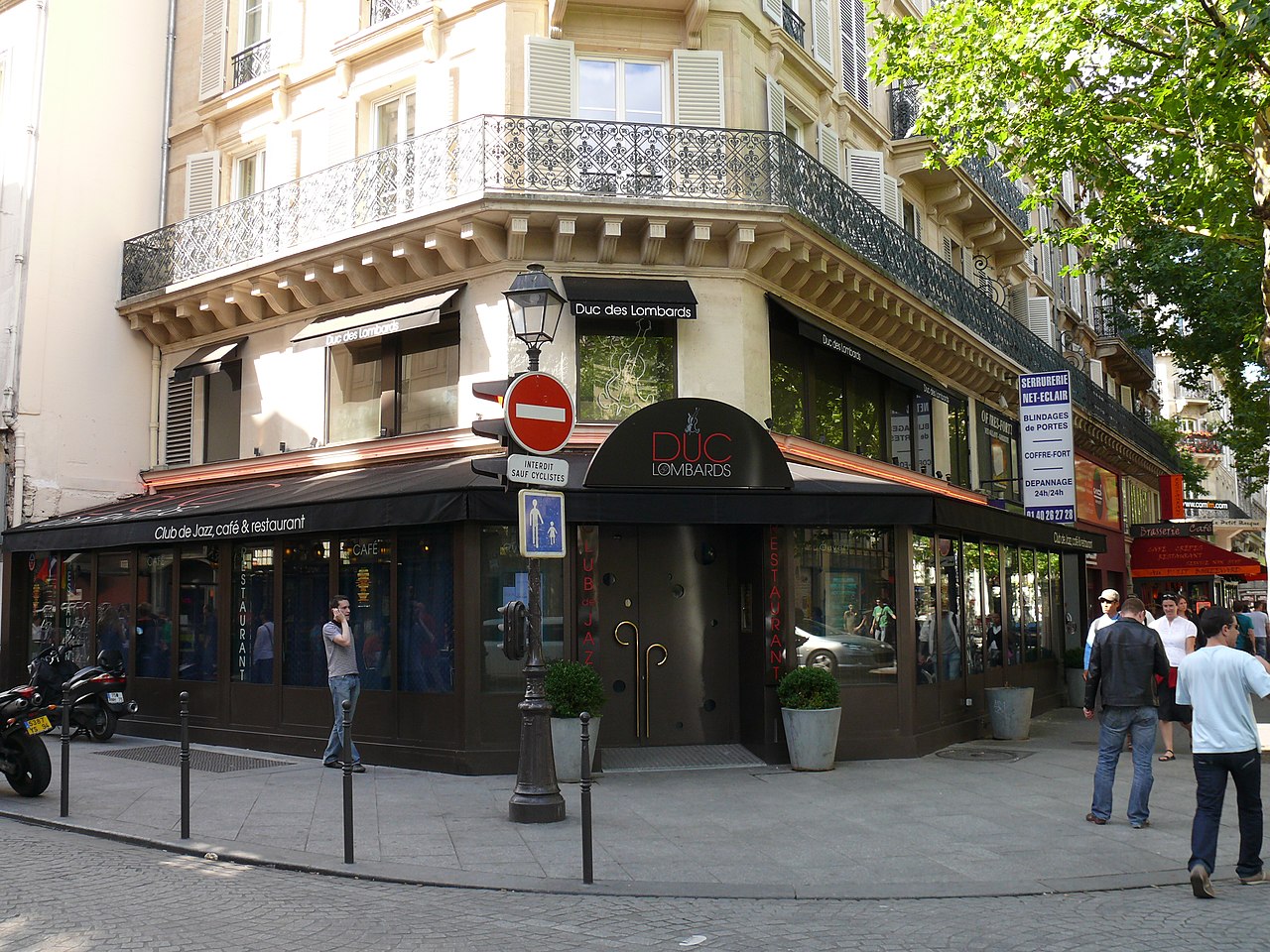 the-best-jazz-bars-paris-riviera-bar-crawl-tours