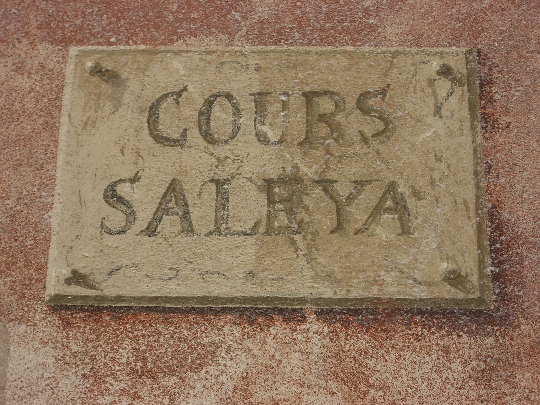 Que signifie Cours Saleya ?