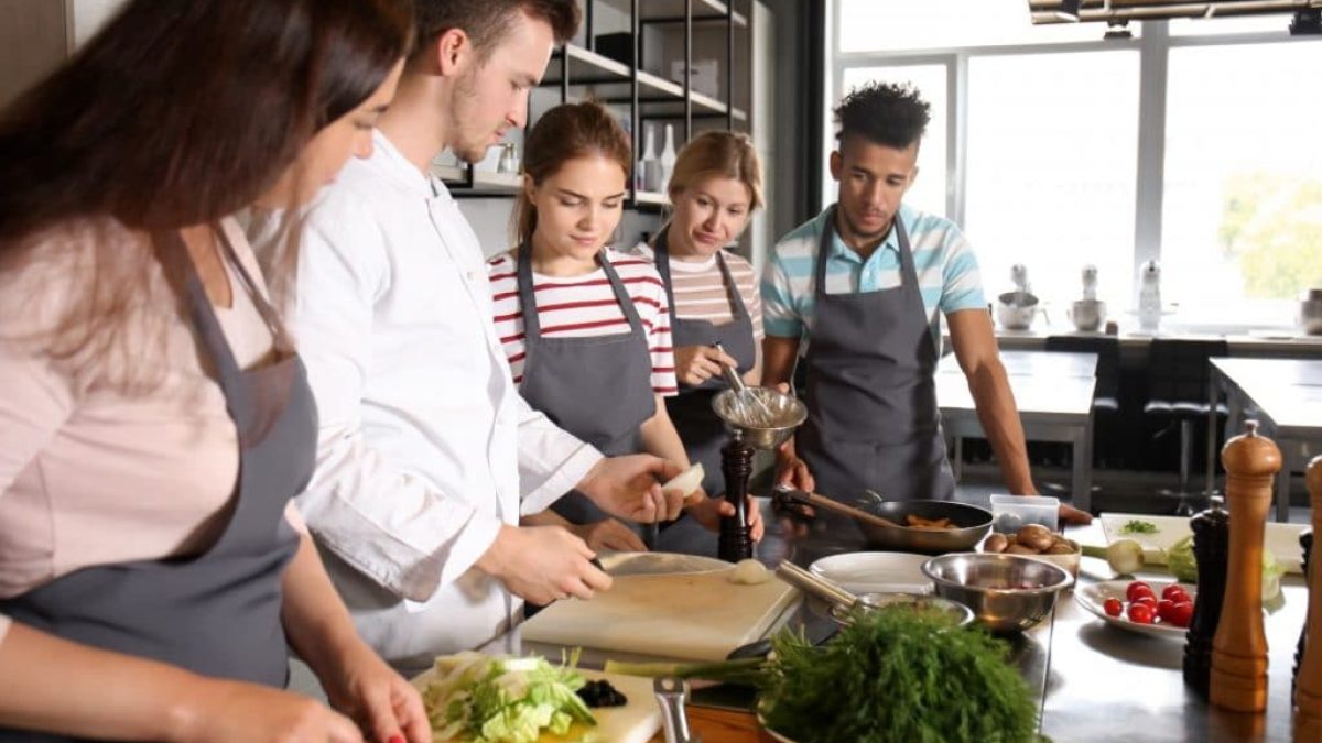 The best cooking classes in Paris - Riviera Bar Crawl Tours