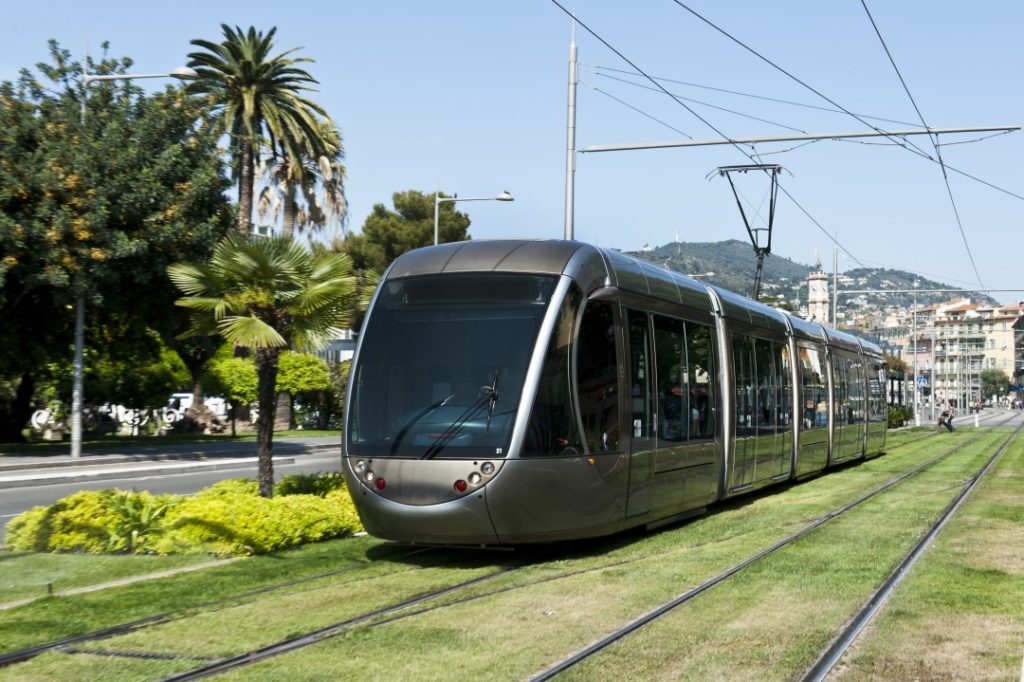 comment se rendre de l'aéroport de nice au centre ville