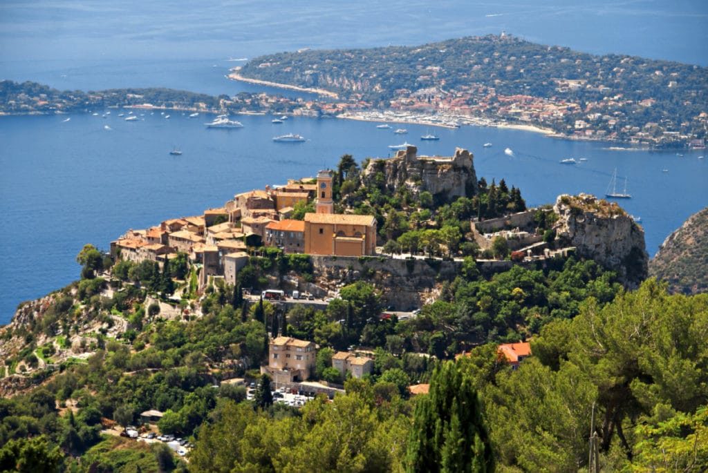 Nice to Monaco le village dewe dans les aples maritimes