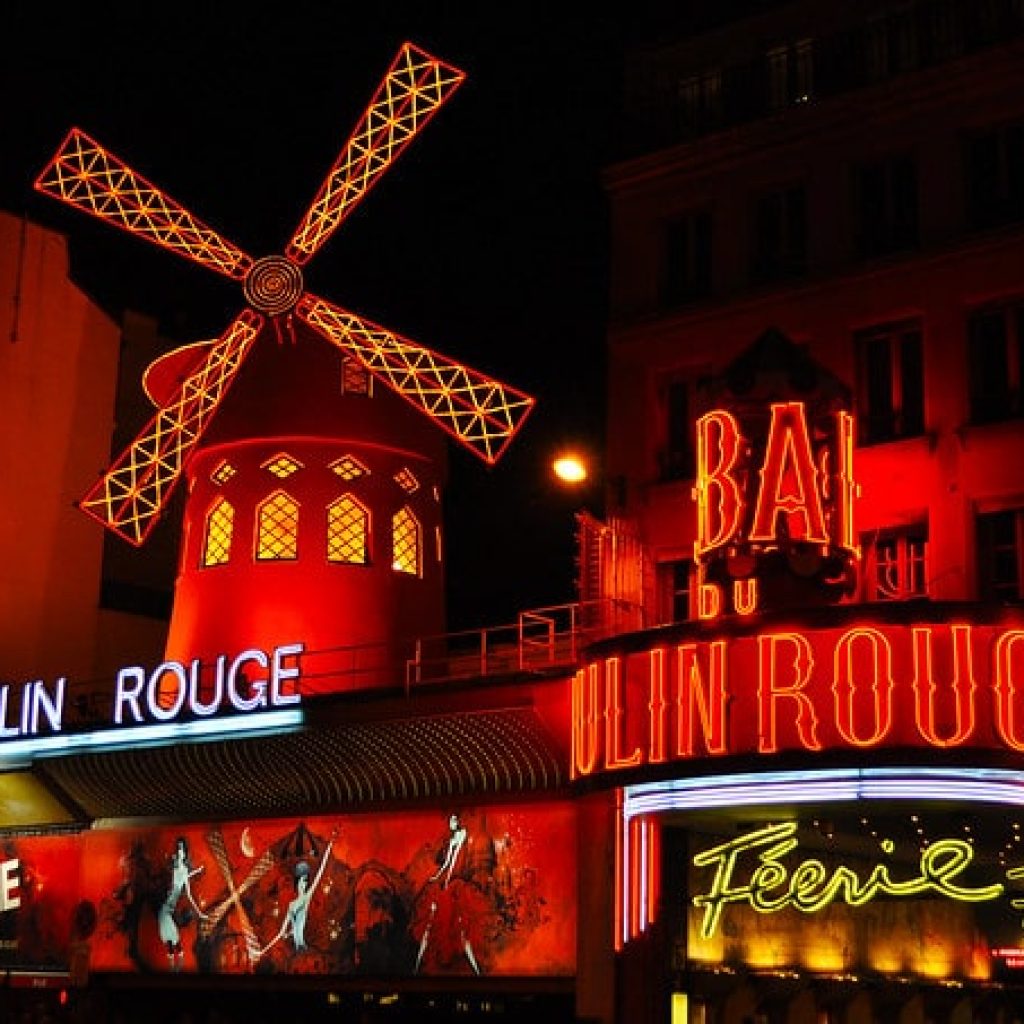 Nightlife in Paris for Tourists I Riviera Bar Crawl & Tours