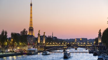 paris tour guide jobs