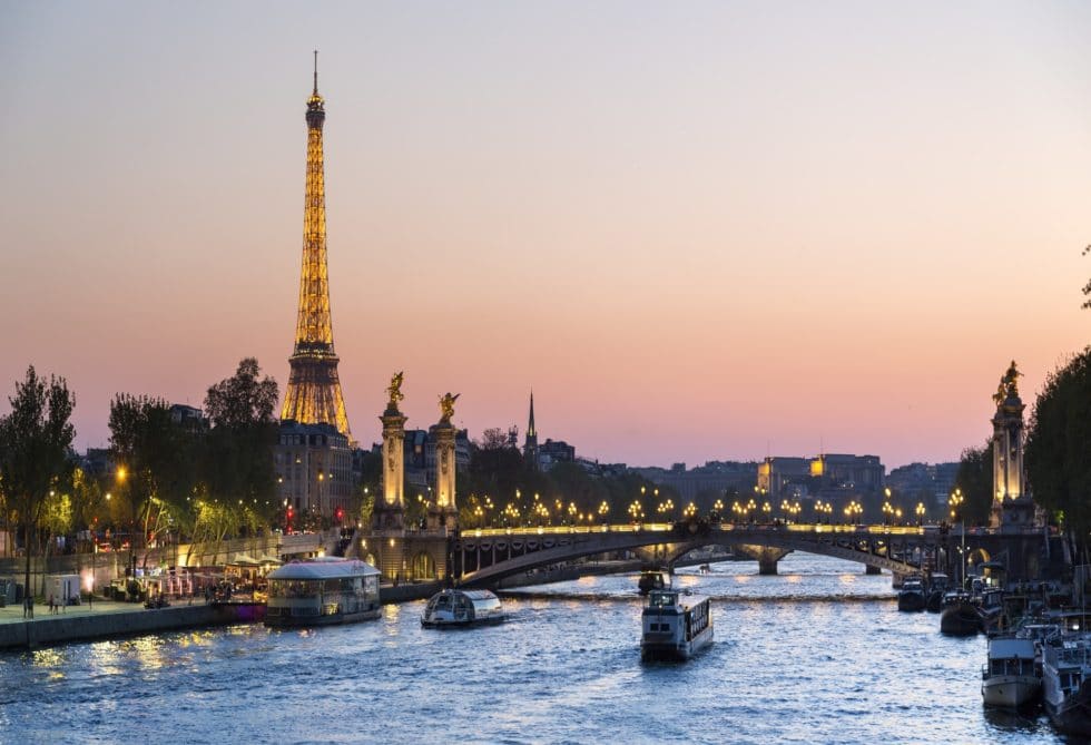 tourism jobs in paris