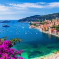 Aus welchen beiden Ländern besteht die Küstenlinie der Riviera?