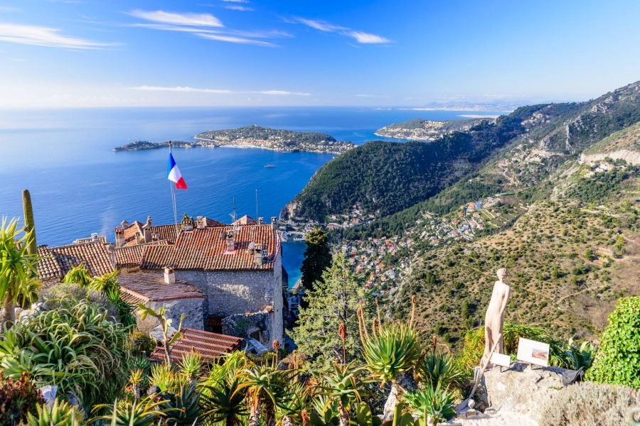 Giro turistico Eze Village, Monaco & Monte Carlo riviera bar crawl tour