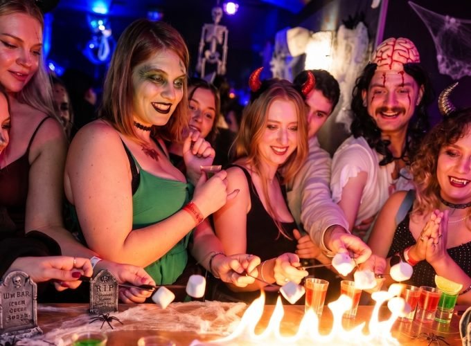 Halloween Bar Crawl Party Nice(1)