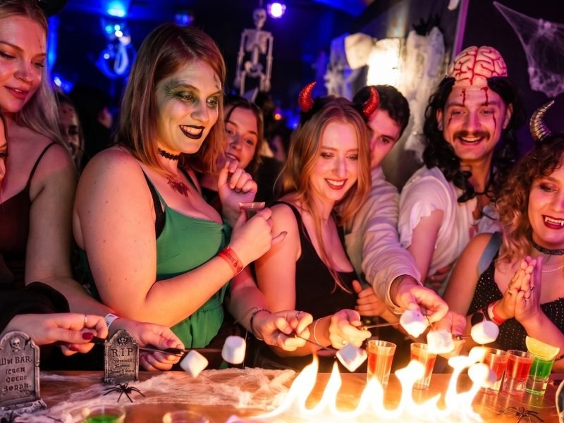 Halloween Bar Crawl Party Nice(1)