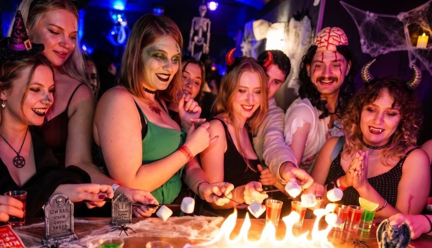 Halloween Bar Crawl Party Nice(1)