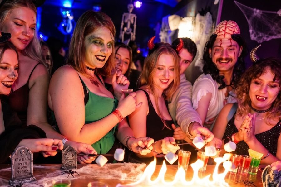Halloween Bar Crawl Party Nice(1)