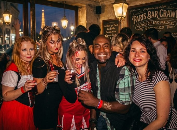 Halloween Bar Crawl Party Paris