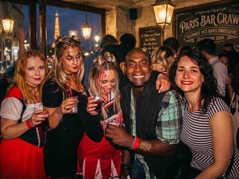 Halloween Bar Crawl Party Paris