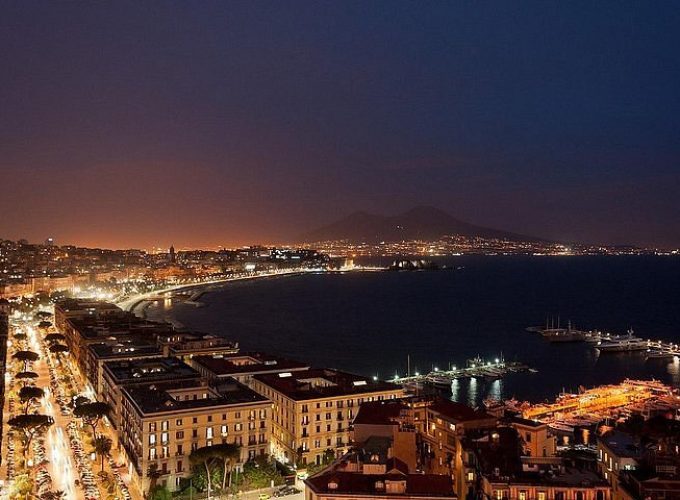 Napoli by night private bar crawl party