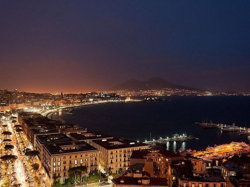 Napoli by night private bar crawl party